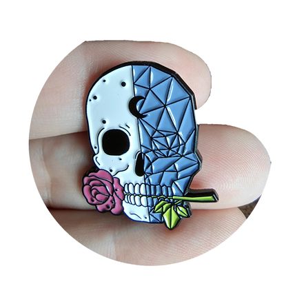 Skull & Rose Pin Badge Enamel Badges Gift Collect 2.7 cm x 2.9 cm Rock BA12