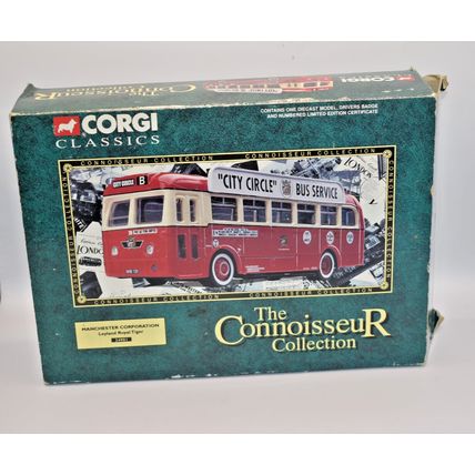 CORGI CLASSICS 34901 1:50 SCALE LEYLAND ROYAL TIGER BUS MANCHESTER CORPORATION