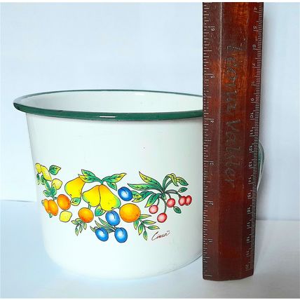 A LARGE WHITE ENAMELLED METAL MUG - 16 x 13 x 11 cm CLEAN CONDITION