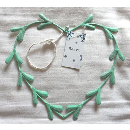 Hanging Heart Shaped Metal Mistletoe Decoration BNWT