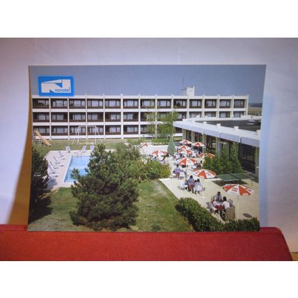 NOVOTEL HOTEL, CHARTRES, FRANCE unused postcard #