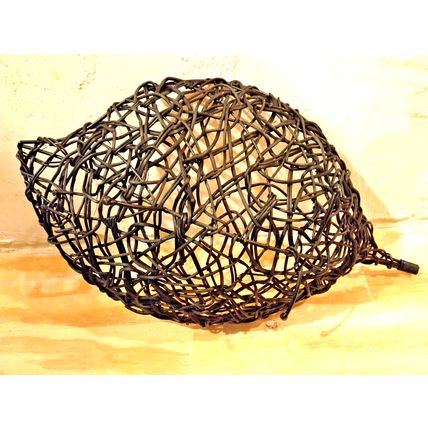 Home Decoration Wooden Vines Metal Frame Basket Abstract Leaf Shaped 12.5 x 23