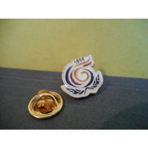 1994 Newfoundland Seniors Resource Centre Logo Lapel Pin