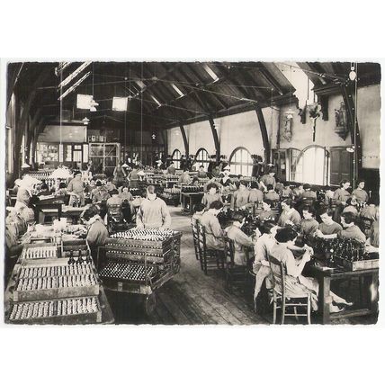 76 - La Bénédictine à FECAMP - La Salle d'Etiquetage