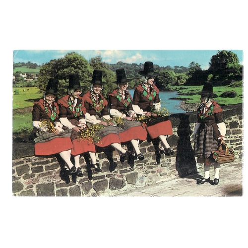 6 GIRLS IN WELSH NATIONAL COSTUME unused vintage postcard =