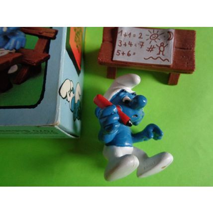 Boxed schoolboy super smurf with desk and bench