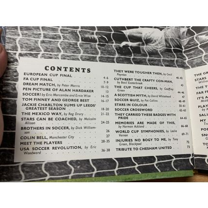 1968 "CHARLIE BUCHAN'S SOCCER GIFT BOOK 1968-69" FOOTBALL ANNUAL HB BOOK (P4)
