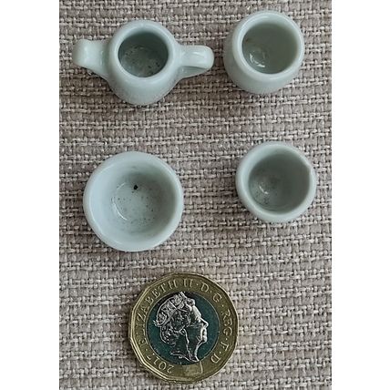 4 WHITE PORCELAIN/POTTERY ITEMS FOR DOLLS HOUSE