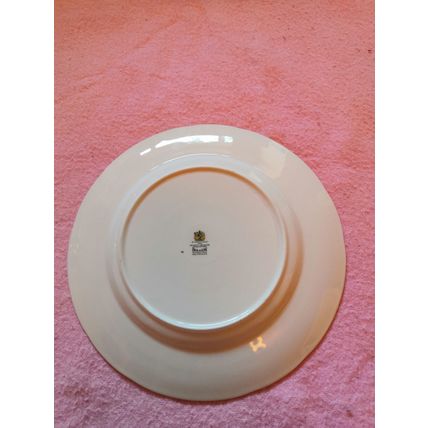 Collectible Plate, Coats of Arms & Emblems of Canada, Bone China with Gold Trim