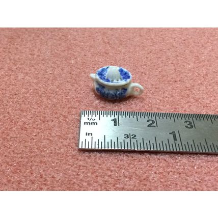 Juicer Blue Floral 1:12th Dolls House Miniature