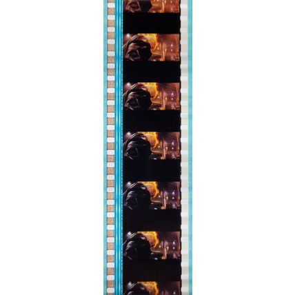 Pk GEB - Z - MIX - d 085G . 1 STRIP OF 5 - 35MM FILM CELLS. ( )