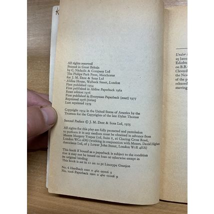 1979 DYLAN THOMAS "UNDER MILK WOOD" DRAMA PLAY FORMAT SMALL PAPERBACK BOOK (LL)