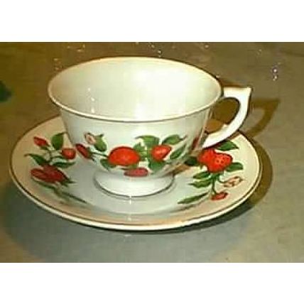 PRETTY STRAWBERRY STRAWBERRIES ON WHITE PORCELAIN TEA CUP & SAUCER TELEFLORA