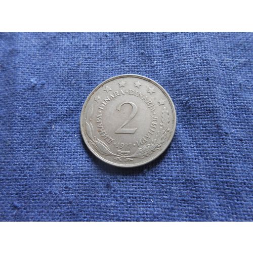 1977 YUGOSLAVIA 2 DINARA COIN.