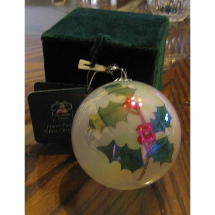 HAND-PAINTED HOLLY & BERRIES OPALESCENT IRRIDESCENT SHINY GLASS TREE ORNAMENT