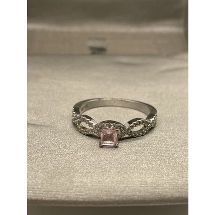 Cross Cross Accented Band W/Square Pink Center- Bomb Party -Rhodium Pl Band Sz10