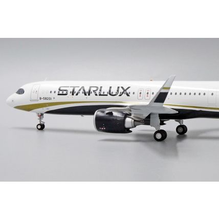 A321NEO STARLUX REG: B-58201 WITH STAND - JC WINGS EW221N001 1/200