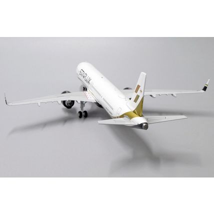 A321NEO STARLUX REG: B-58201 WITH STAND - JC WINGS EW221N001 1/200