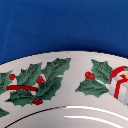 Lot 4 Royal Majestic CHRISTMAS EVE 7 1/2" Salad PLATES China Dessert Holly Horn