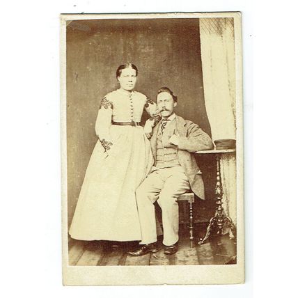 Victorian cdv photo couple man seated unstated photographer