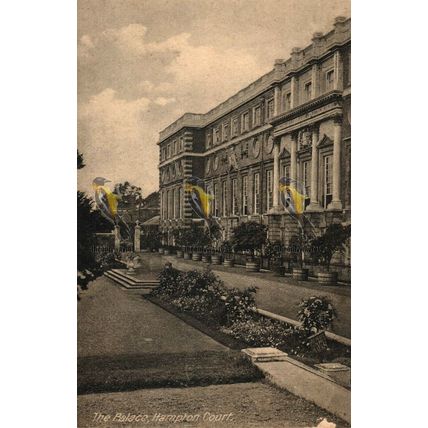 Palace, Hampton Court, Surrey, 21288 Postcard