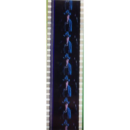 DAVID BOWIE. Pk MTP - 011k . 1 STRIP OF 5 - 35MM FILMCELLS (GUNSLINGERS REVENGE)