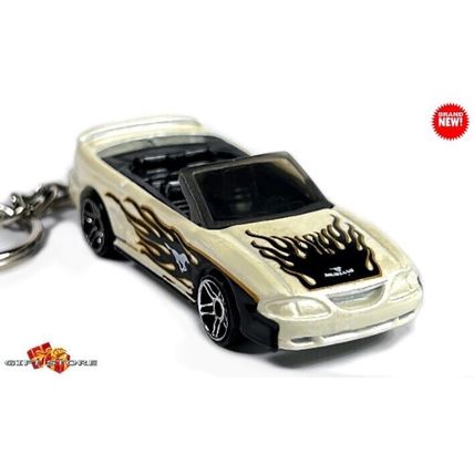 RARE CUSTOM KEYCHAIN WHITE 94~97/98 FORD MUSTANG™ CONVERTIBLE GREAT GIFT