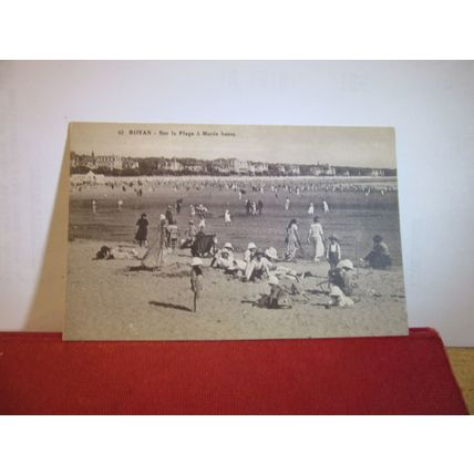 SUR LA PLAGE A MAREE BASSE, ROWAN, FRANCE unused antique postcard =