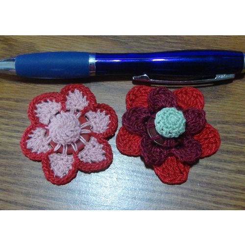 Button flowers #bf016 lot of 2 crochet decoration adornment embellishment motif