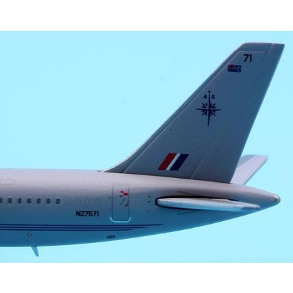 B757-200 ROYAL NEW ZEALAND AIR FORCE REG: NZ7571 W/ANT - JCWINGS XX4443 1/400