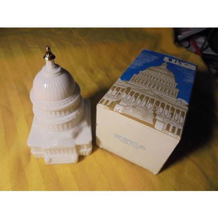 1970's AVON The CAPITOL BUILDING Mint in Box!! $15.00 obo!