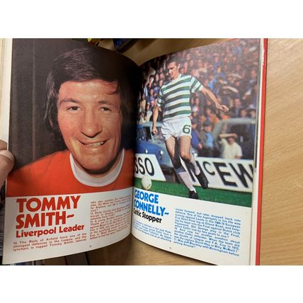 1973 "SHOOT SOCCER QUIZ BOOK 1974" UK FOOTBALL ANNUAL HARDBACK BOOK (P4)
