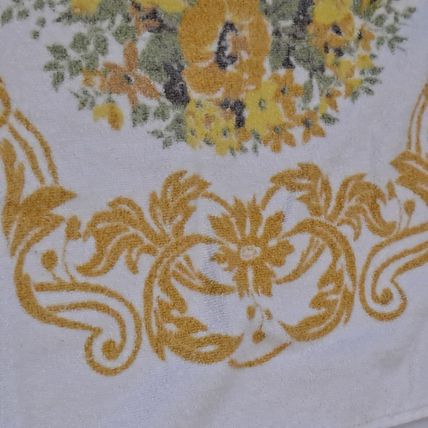 Vintage FLORAL BATH TOWEL Yellow Flowers Cannon? 43" x 24 1/2"