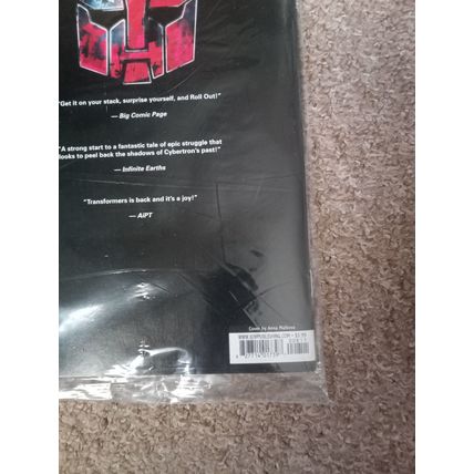 TRANSFORMERS # 8 (2019) IDW (NM Condition) POLYBAGGED WITH CARDS (CVR A)