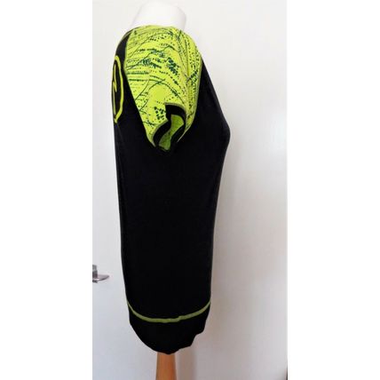 Zumba short sleeved V neck Tee Top Black multi XS UK 8