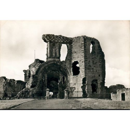 Vintage GB Postcard - Denbigh Castle, Denbighshire, Wales - The Great Gate