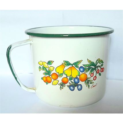 A LARGE WHITE ENAMELLED METAL MUG - 16 x 13 x 11 cm CLEAN CONDITION