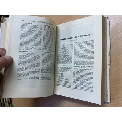 c1950 "MRS BEETON'S ALL ABOUT COOKERY" ILLUSTRATED HARDBACK BOOK (P4)