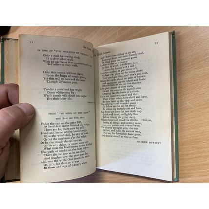 1946 "POEMS OF OUR TIME 1900-1942" POETRY VINTAGE SMALL HARDBACK BOOK (P2)