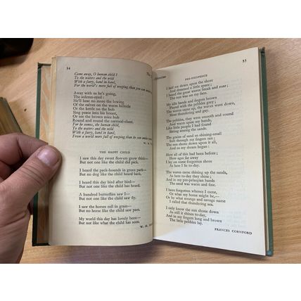 1946 "POEMS OF OUR TIME 1900-1942" POETRY VINTAGE SMALL HARDBACK BOOK (P2)