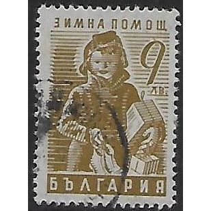 Mi 576 (ʘ): 9 L. brown-olive Winter Relief: Child Carrying Gifts