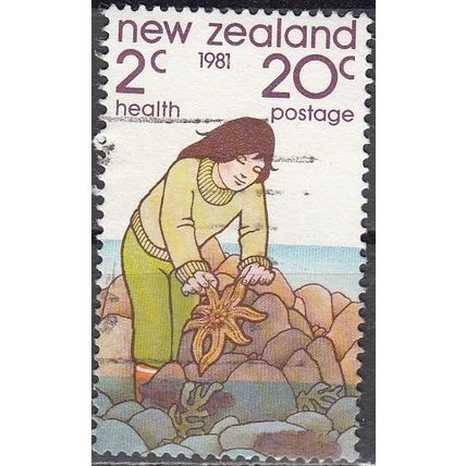 New Zealand 1981 Michel 828 O Cote (2005) 0.30 Euro Enfant avec étoile de mer