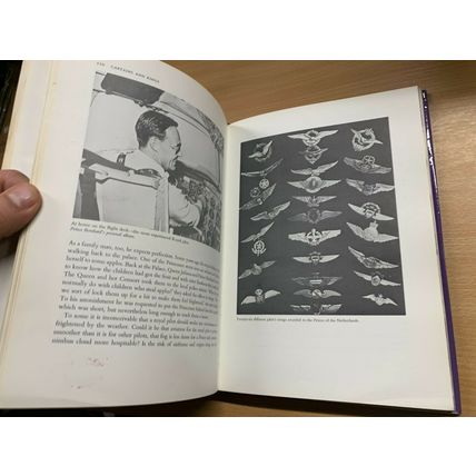 1972 "CAPTAINS & KINGS" ROYAL FAMILY IN AIRCRAFT LARGE HARDBACK BOOK (P6)