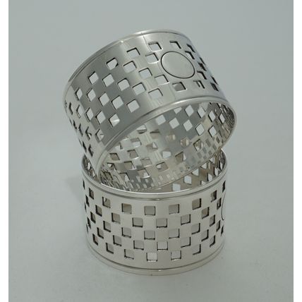 Cased Pair Sterling Napkin Rings, Birmingham 1924, 43mm, total silver 44g.