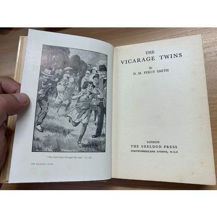 RARE* c1931 "THE VICARAGE TWINS" D M PERCY SMITH FICTION HARDBACK BOOK (P3)