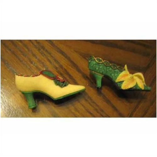 2 PRETTY DUTTON HALL VICTORIAN GREEN & BEIGE SHOES BROOCH PINS