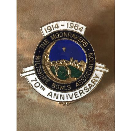 The Moonrakers Wiltshire 70th anniversary 1914-1984 bowling bowls badge
