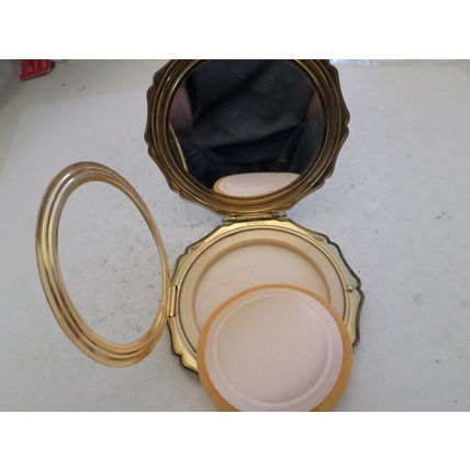 Stratton - vintage powder compact - white with flowers. #8