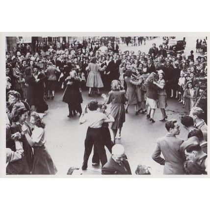 London Regent Street Dancing Party End Of War Celebrations Military WW2 Postcard