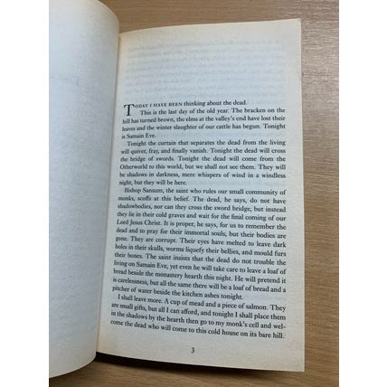 1997 BERNARD CORNWELL "ENEMY OF GOD" KING ARTHUR FICTION PAPERBACK BOOK (P3)